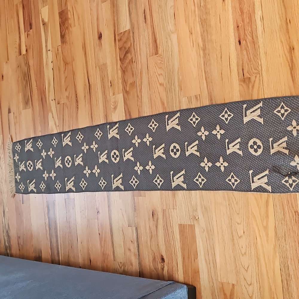 GORGEOUS LOUIS VUITTON LONG MONOGRAM WOOL BLEND SCARF - Picture 16 of 16